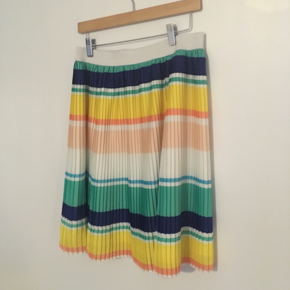 Colorful striped pleated skirt